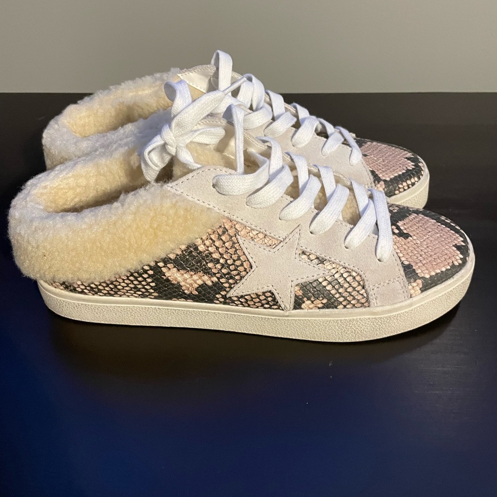 Never worn Steve Madden fashion sneakers